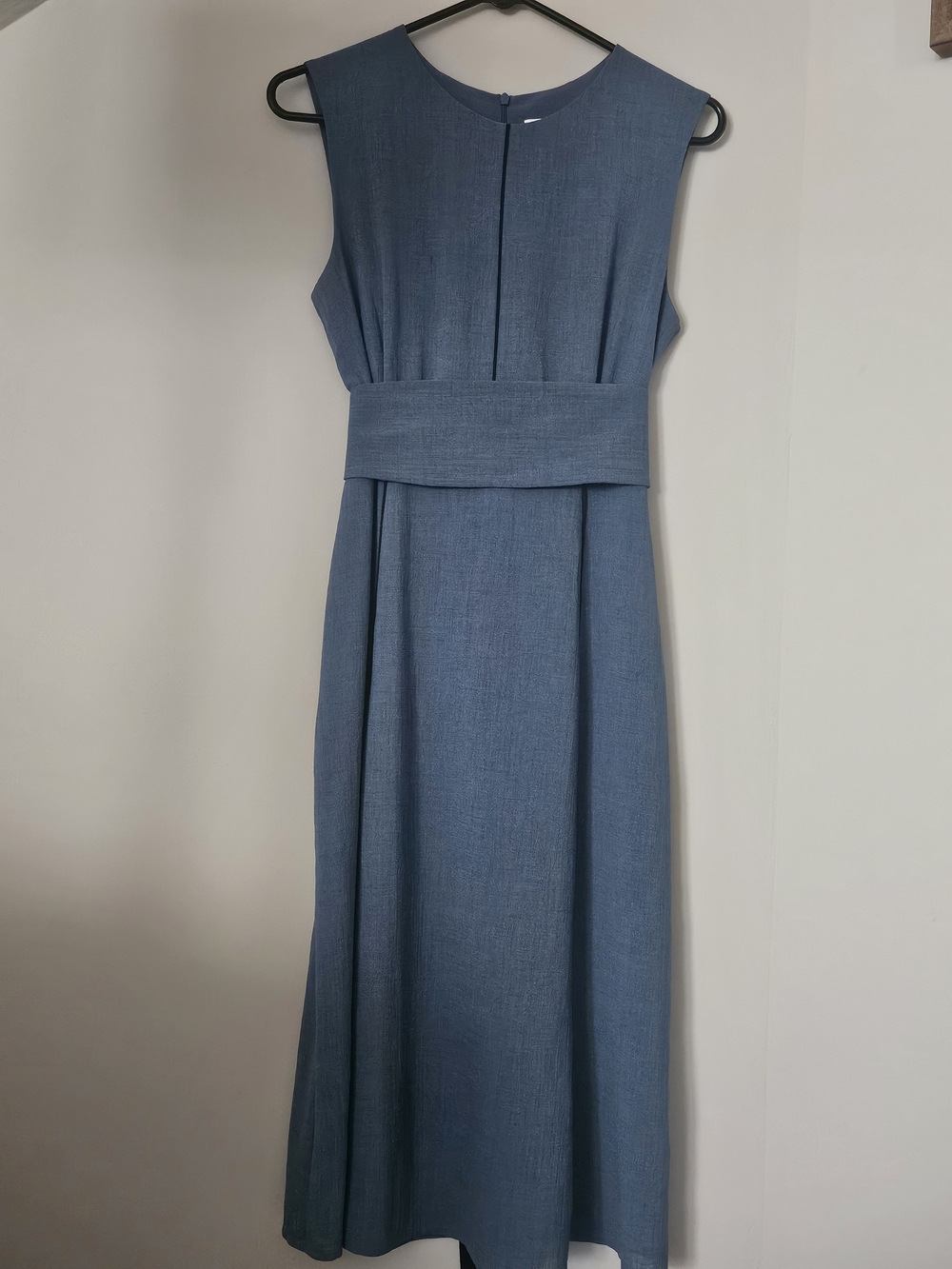 Cefinn Sleeveless Dusty Blue Midi Dress with Wide Waist Panel